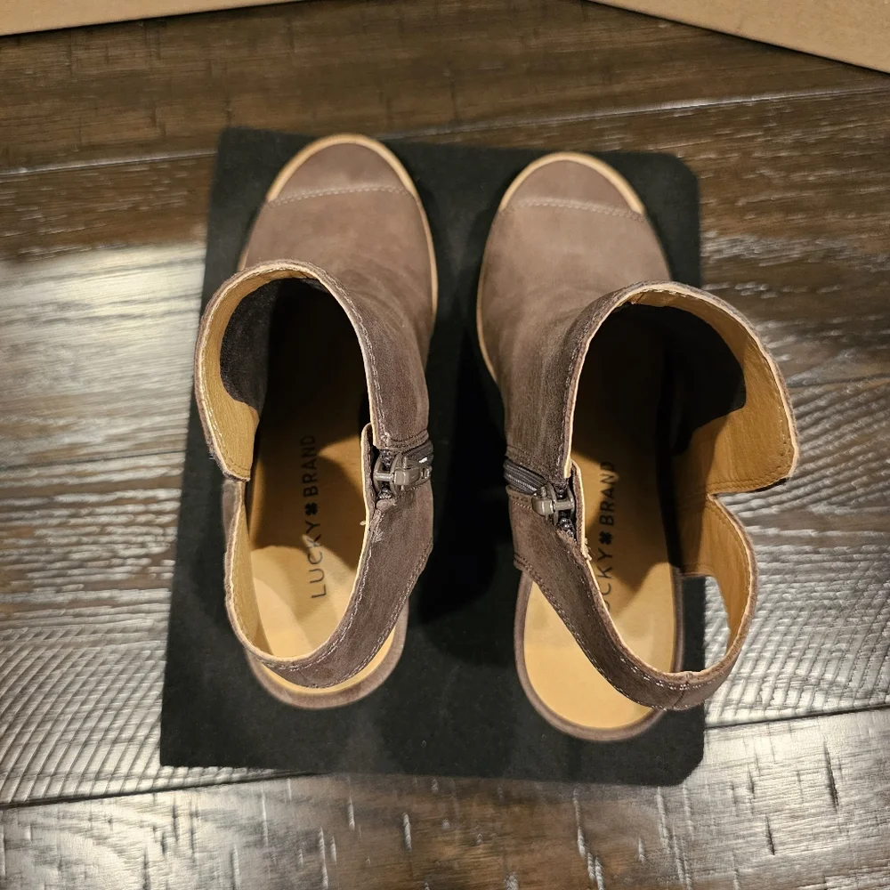 Lucky Brand Heels - Picture 5 of 10